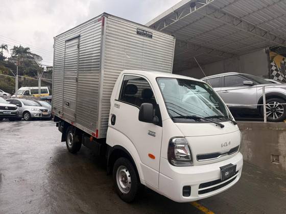 KIA BONGO 2.5 TD DIESEL STD CS 4x4 MANUAL KIA BONGO 2.5 TD DIESEL STD CS 4x4 MANUAL
